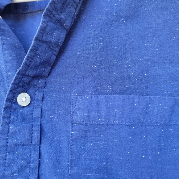 Old Navy Classic Button-Down Shirt - Picture 4 of 8